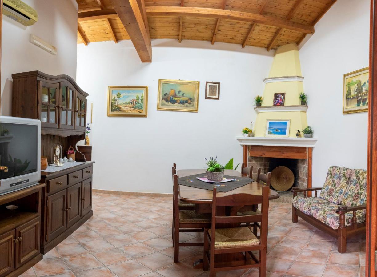 Is Cuccus Bed & Breakfast Masainas Bagian luar foto