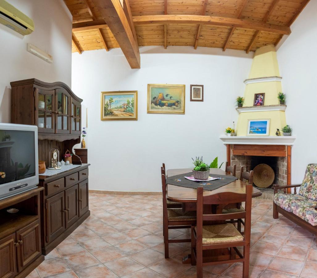 Is Cuccus Bed & Breakfast Masainas Bagian luar foto