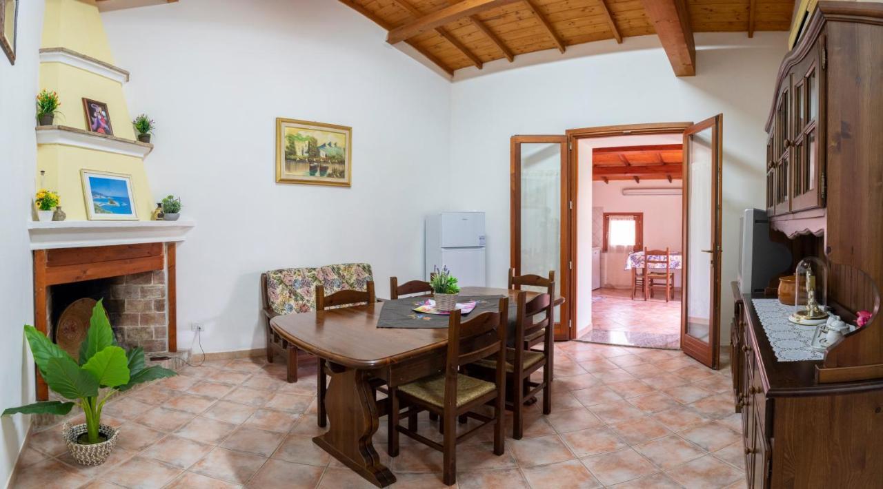 Is Cuccus Bed & Breakfast Masainas Bagian luar foto